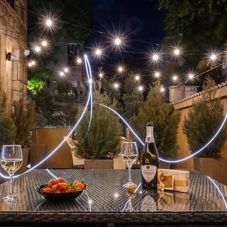 Timebasishotel Hidden Bank: Pearls *