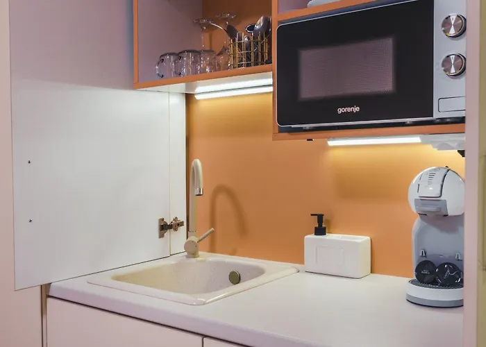 Hidden Bank: Pearls Liefdeshotel *