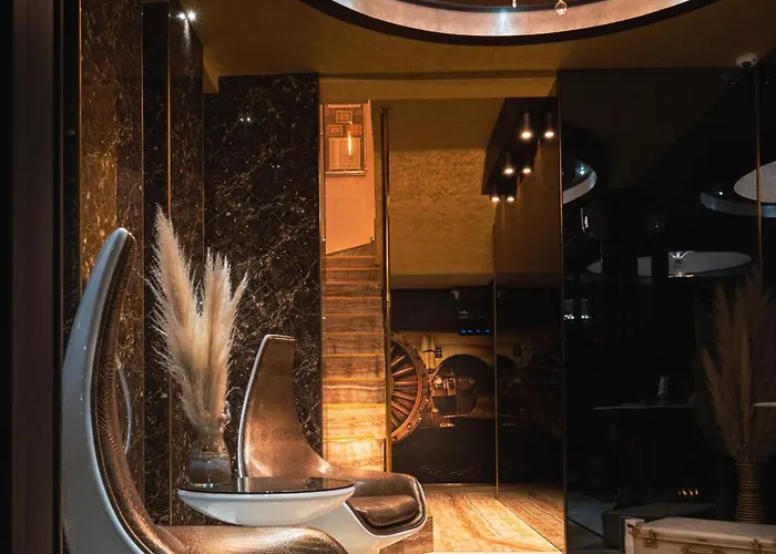 Hidden Bank: Pearls Love hotel