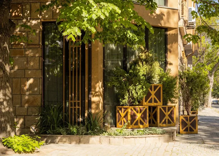 Hidden Bank: Pearls Love hotel *