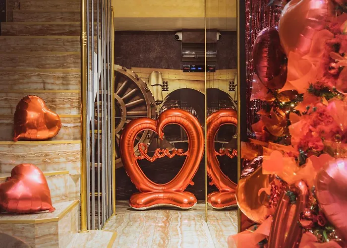 Hidden Bank: Pearls Love hotel *