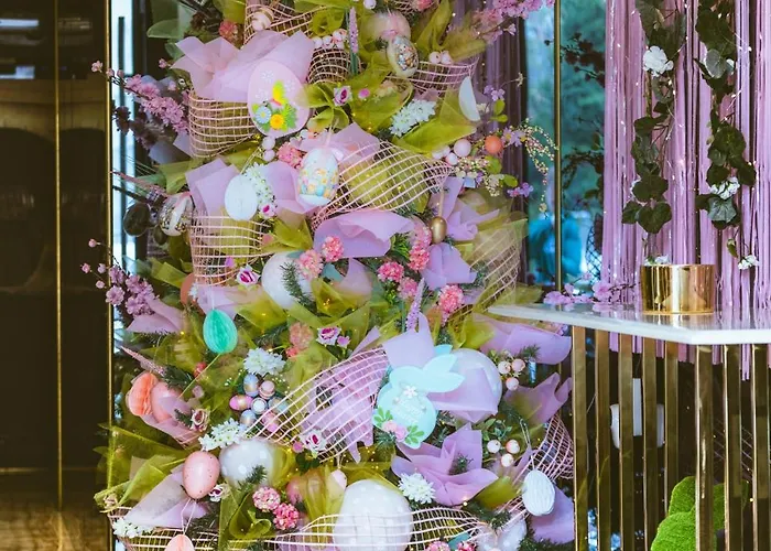 Hidden Bank: Pearls Love hotel *