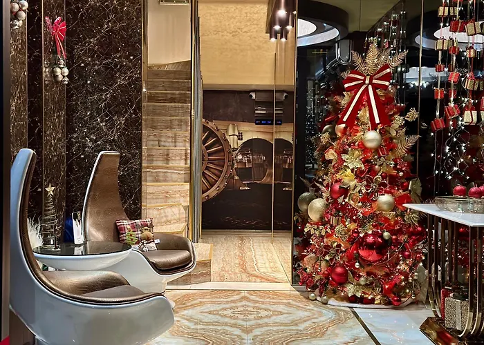 Hidden Bank: Pearls Love hotel